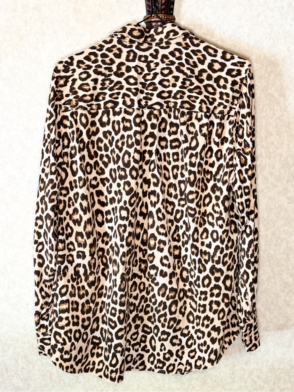 Chico’s Leopard Animal Print Button Down Shirt Modal Rayon Stretch Size 1/M EUC - Picture 3 of 9